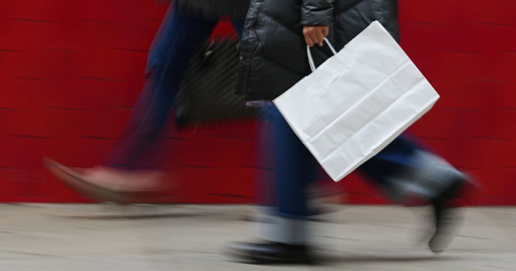 251223 shopper philadelphia mn 0935 3d0599