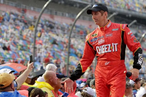 greg biffle high fives nascar fans