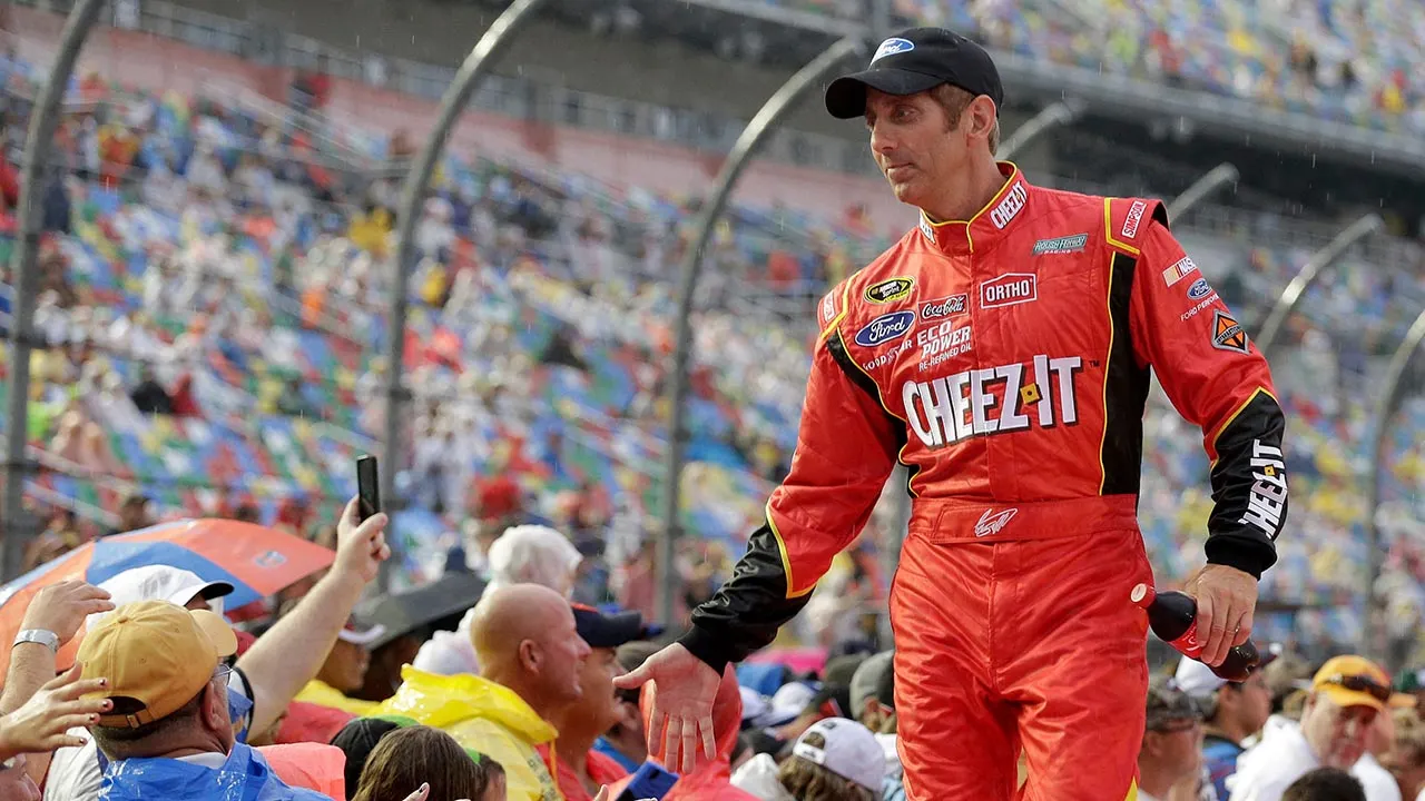 greg biffle high fives nascar fans