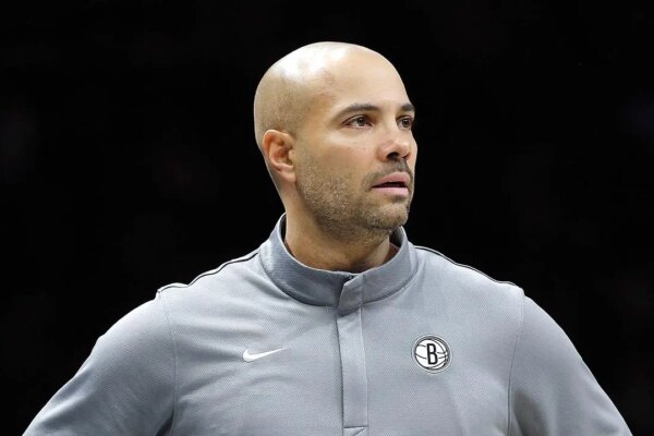 jordi fernandez looks on nets heat