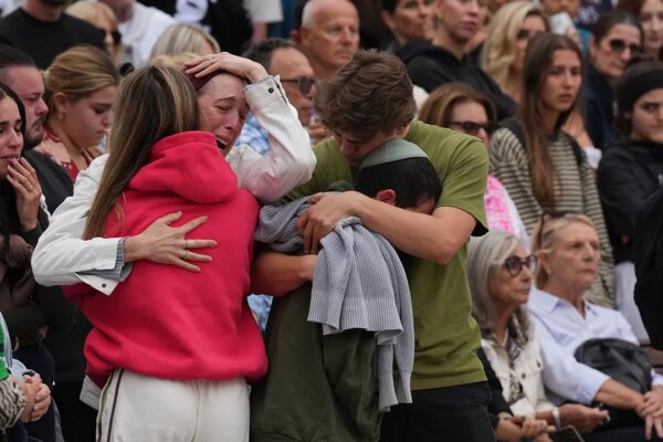mourners australia shooting mermorial bondi beach