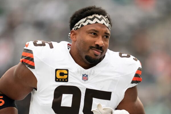 myles garrett warms up browns jets