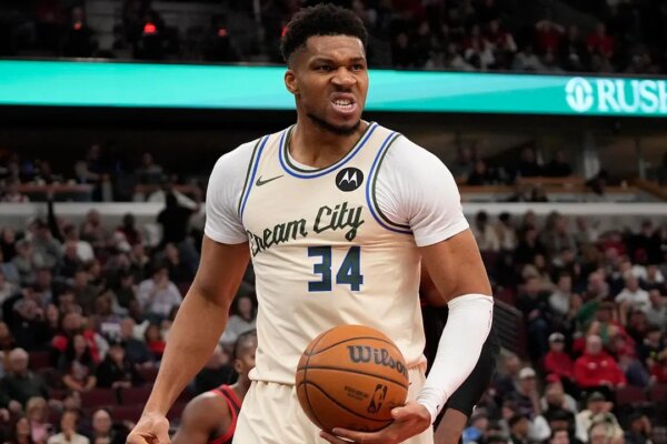 nba bucks giannis antetokounmpo 122825 1