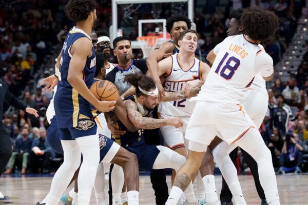 nba suns pelicans players fight 122725 1