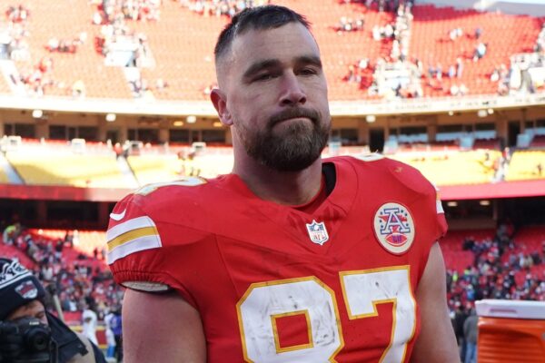 nfl chiefs travis kelce 121625 1