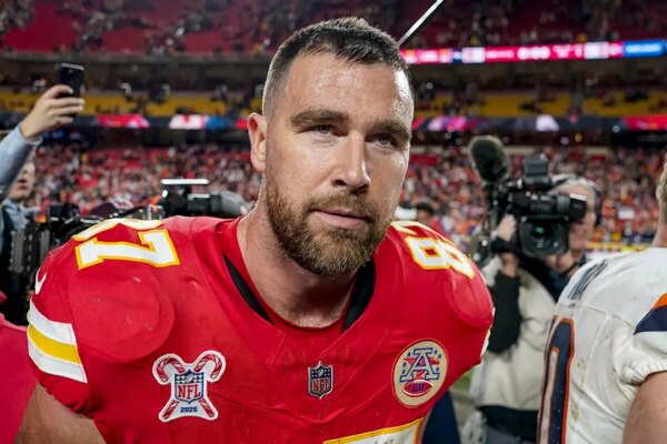nfl chiefs travis kelce 122725 1