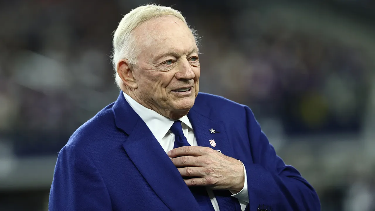 nfl cowboys jerry jones 122225 1
