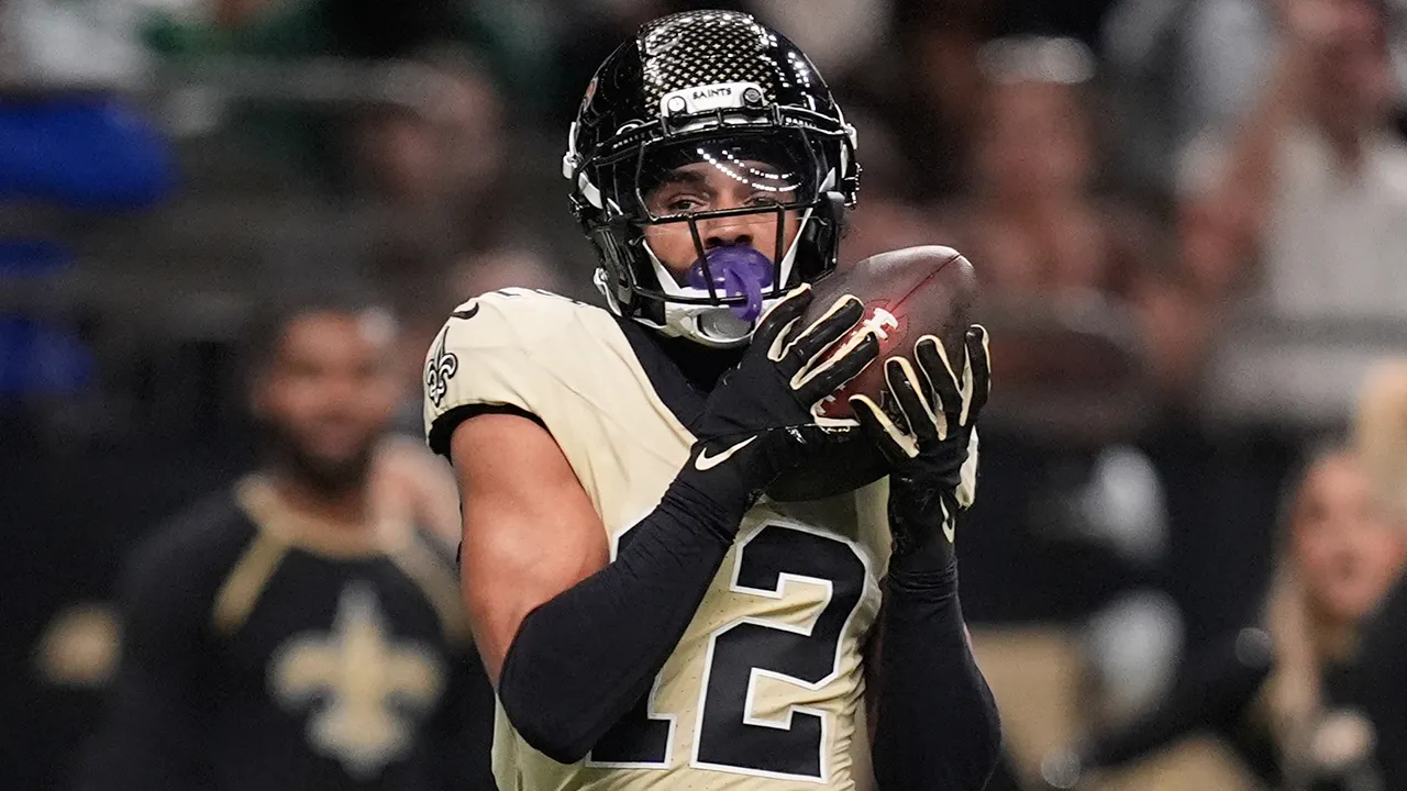 nfl saints chris olave 122225 1