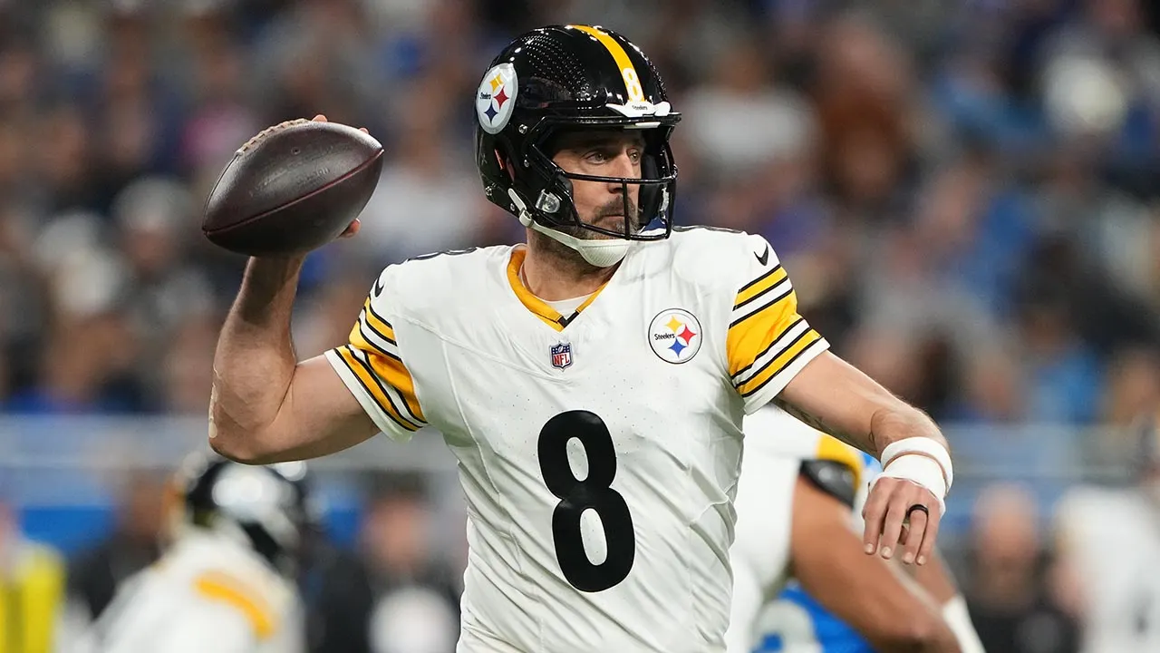 nfl steelers aaron rodgers 122525 1