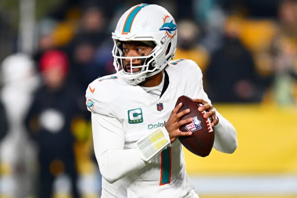 tua tagovailoa dolphins steelers 1