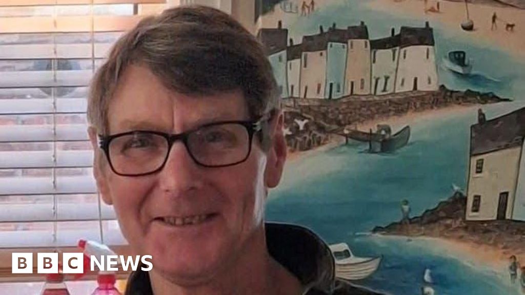 Man who died after Withernsea sea rescue named 1 0cc93870 e973 11f0 8d69 9f0dae13c5ba.jpg