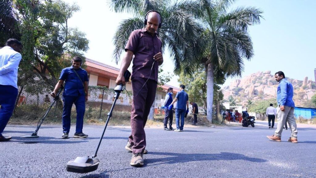 Forensic team finds bullet fragments near Janardhana Reddy’s house; Sriramulu alleges over 50 rounds fired 1 10258 5 1 2026 19 44 56 1 BALLARI CLASH SPTO EXAMINATION 1.JPEG