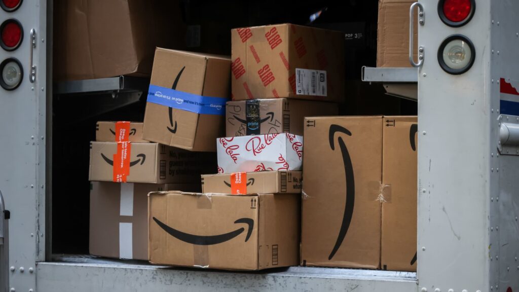 Amazon's AI shopping tool sparks backlash from some online retailers 2 108231161 1764011282199 gettyimages 2247717735 US STOCKS.jpeg