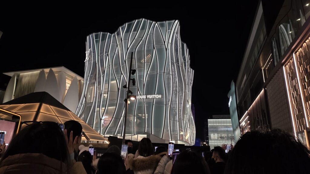 108252069 1768358250199 260114LVMH.jpg