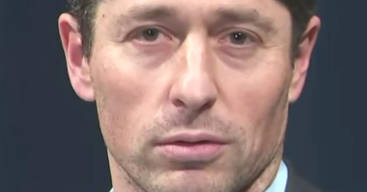 1768460165489 f vert brk mayor federal agent shooting 260114 720x1280 rhpgnv.jpg