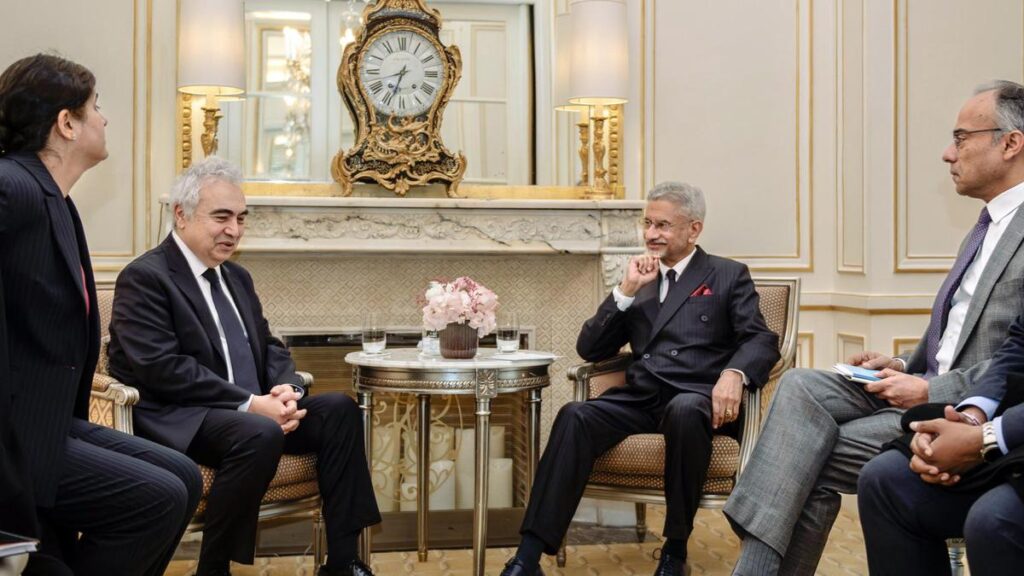 Jaishankar meets IEA Executive Director in France 2 20260105354L.jpg