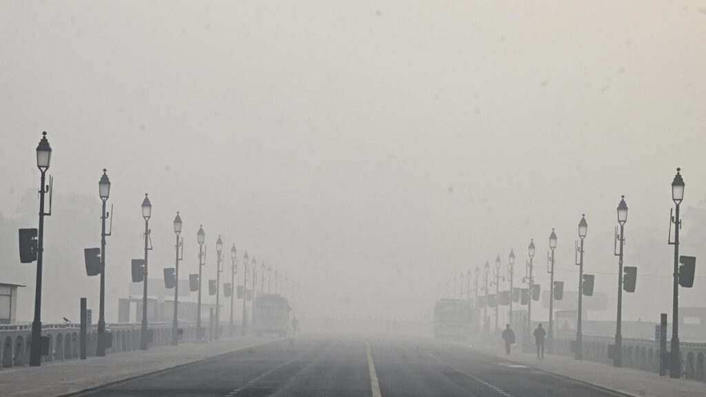 Delhi AQI remains ‘poor’, shallow fog observed 1 33 MIST 28 12 DELHI.jpg