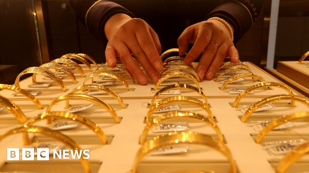 Gold price rises after US captures Venezuela's Maduro 1 6fdd45c0 e9da 11f0 9fbf 6dd939d40a04.jpg