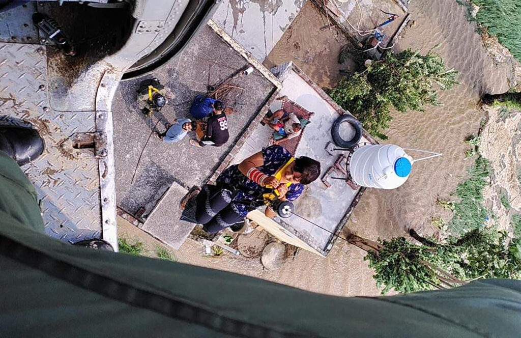 AP23229171200403 rotated.jpg