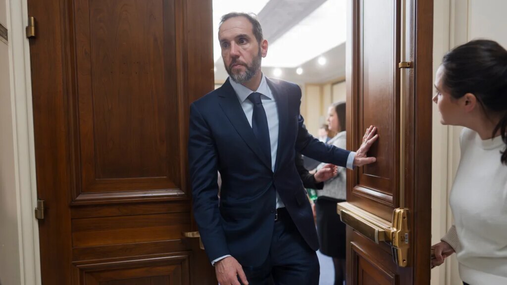 Marcus Smith AP25352001117917.jpg