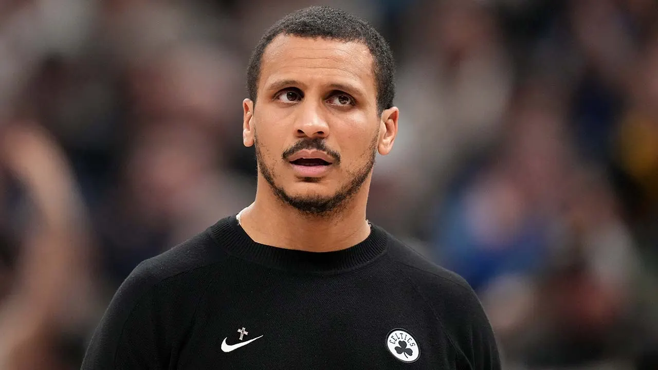 boston celtics coach joe mazzulla.jpg