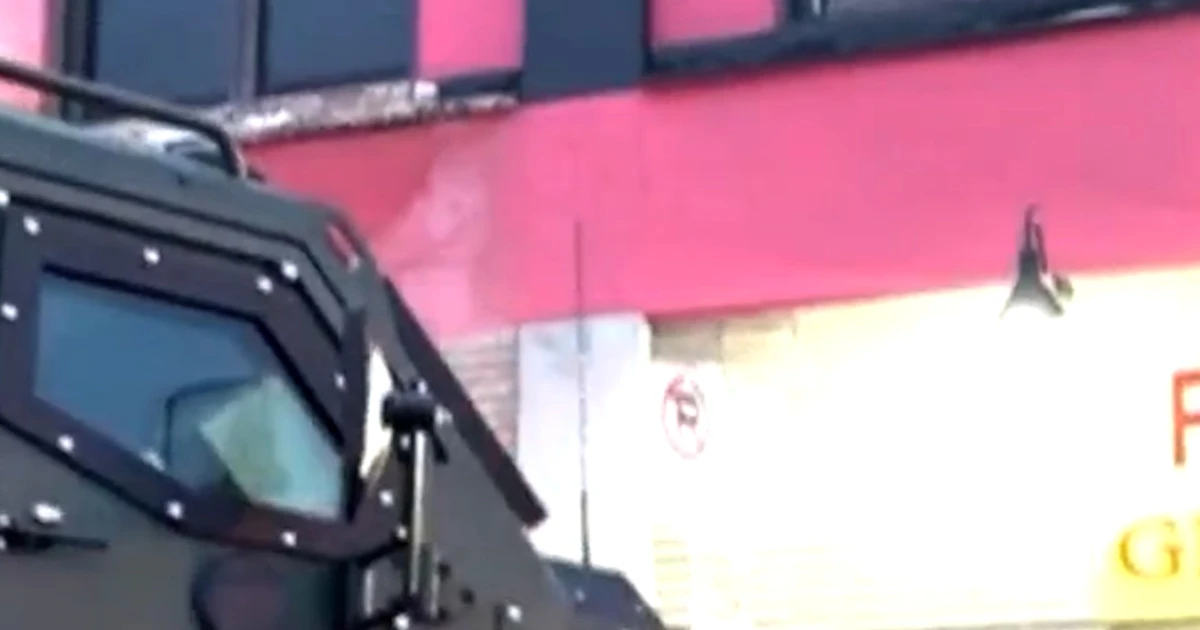 f vert brk la ice mn 260106 kbq2f3.jpg