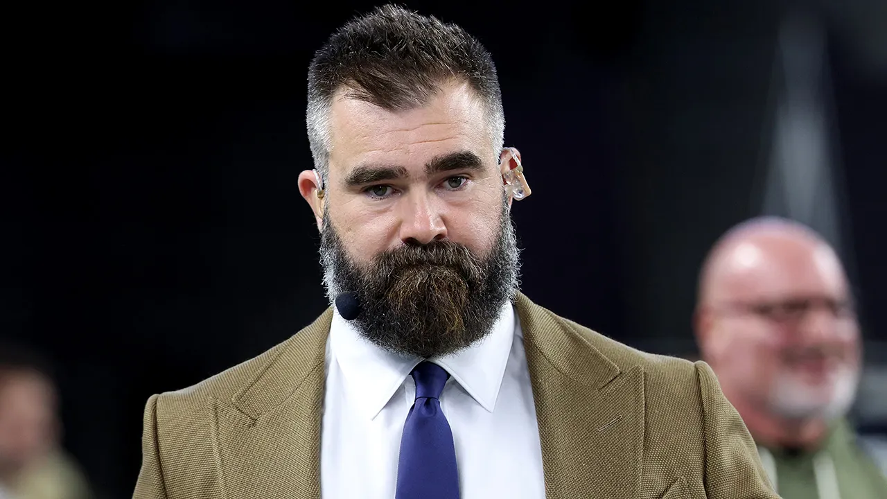 jason kelce looks on cardinals cowboys.jpg
