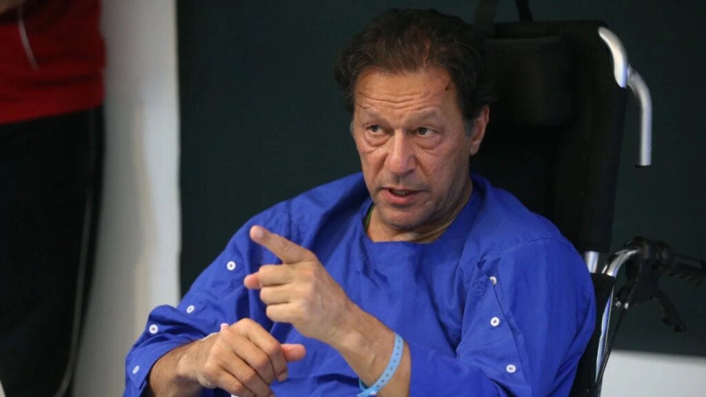 Sunil Gavaskar, Greg Chappell among 14 former captains to come out in support of Imran Khan 1 349589.6.jpg