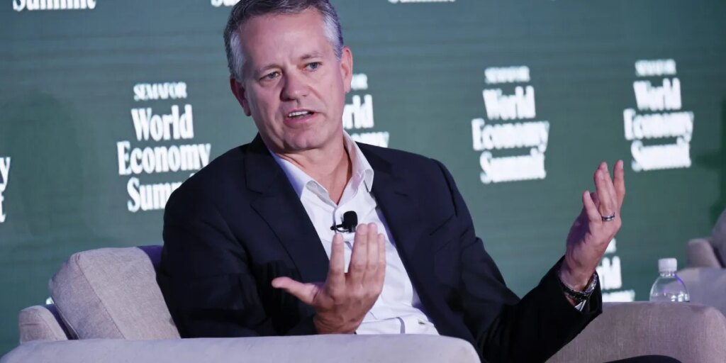 Walmart's new CEO John Furner was once an hourly worker, now he's CEO of the top Fortune 500 company 1 GettyImages 2241267839 e1763144137109.jpg