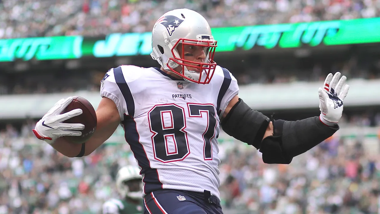 gronk touchdown 2526.jpg