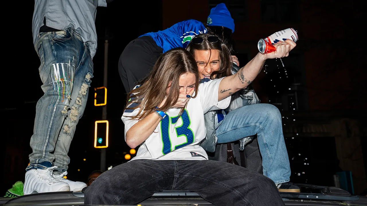 nfl seahawks fans 020926 2.jpg