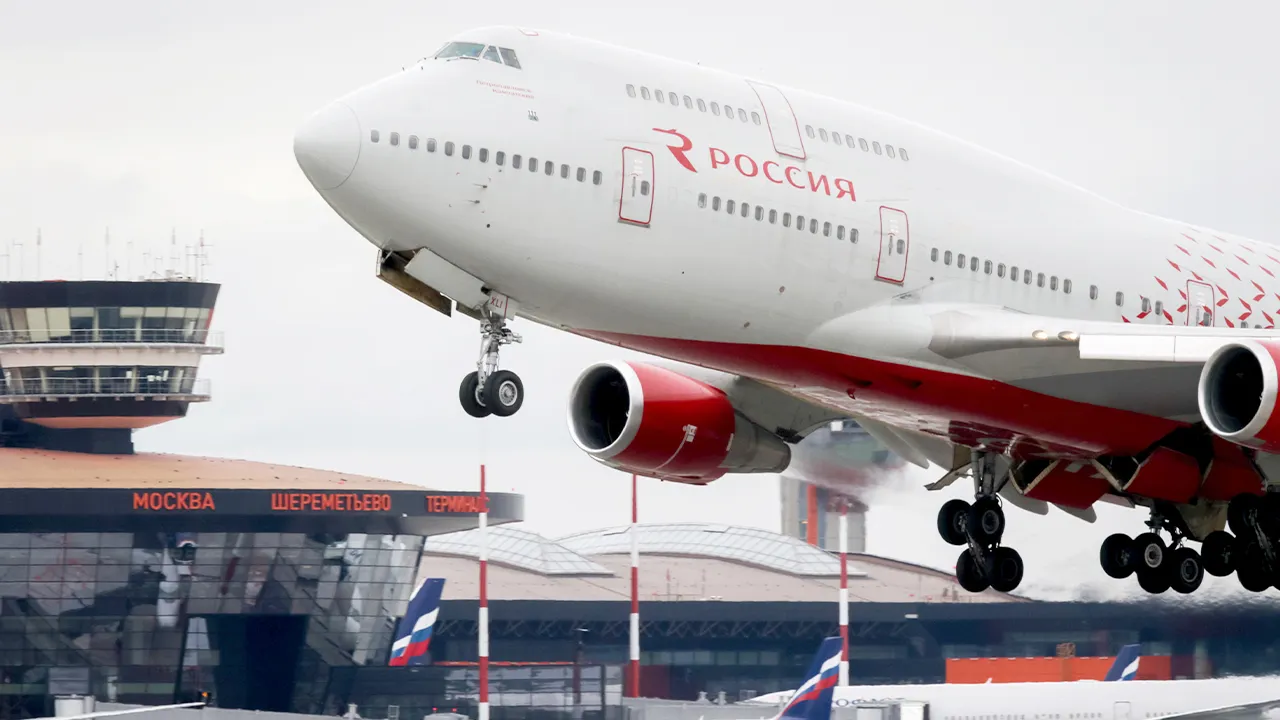 rossiya jet moscow airport.jpg