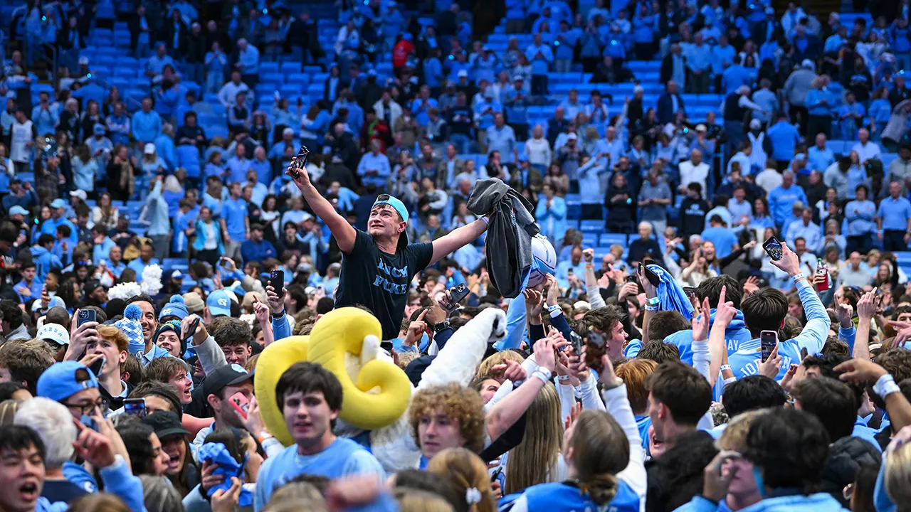 unc fans 2726.jpg