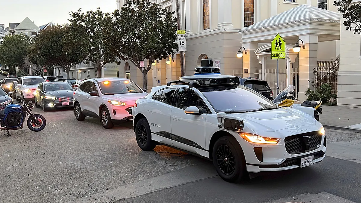 waymo taxi.jpg