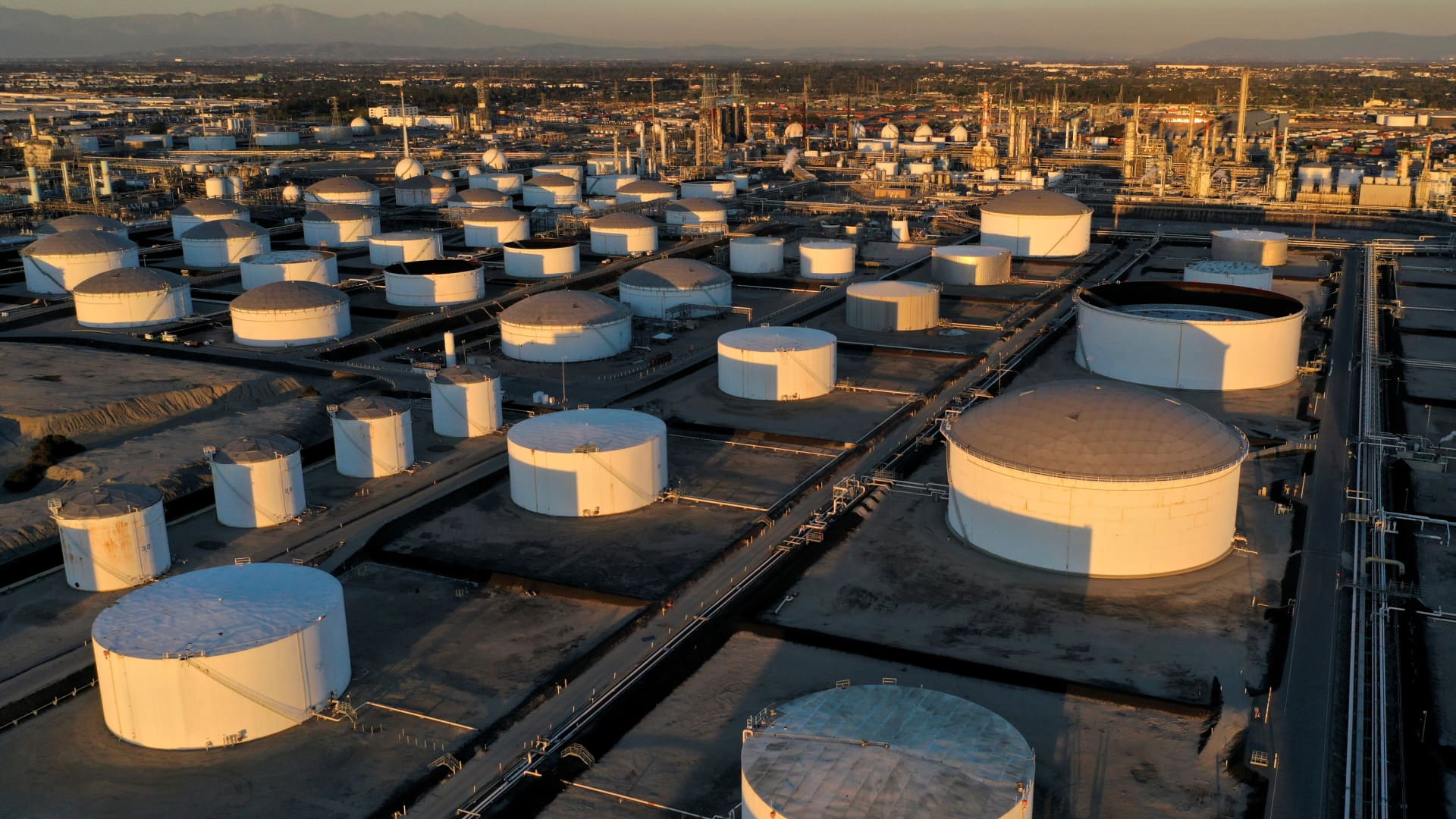 107387064 17103533112022 03 12t184626z 774191839 rc2h0t94voh0 rtrmadp 0 ukraine crisis usa gasoline.jpeg