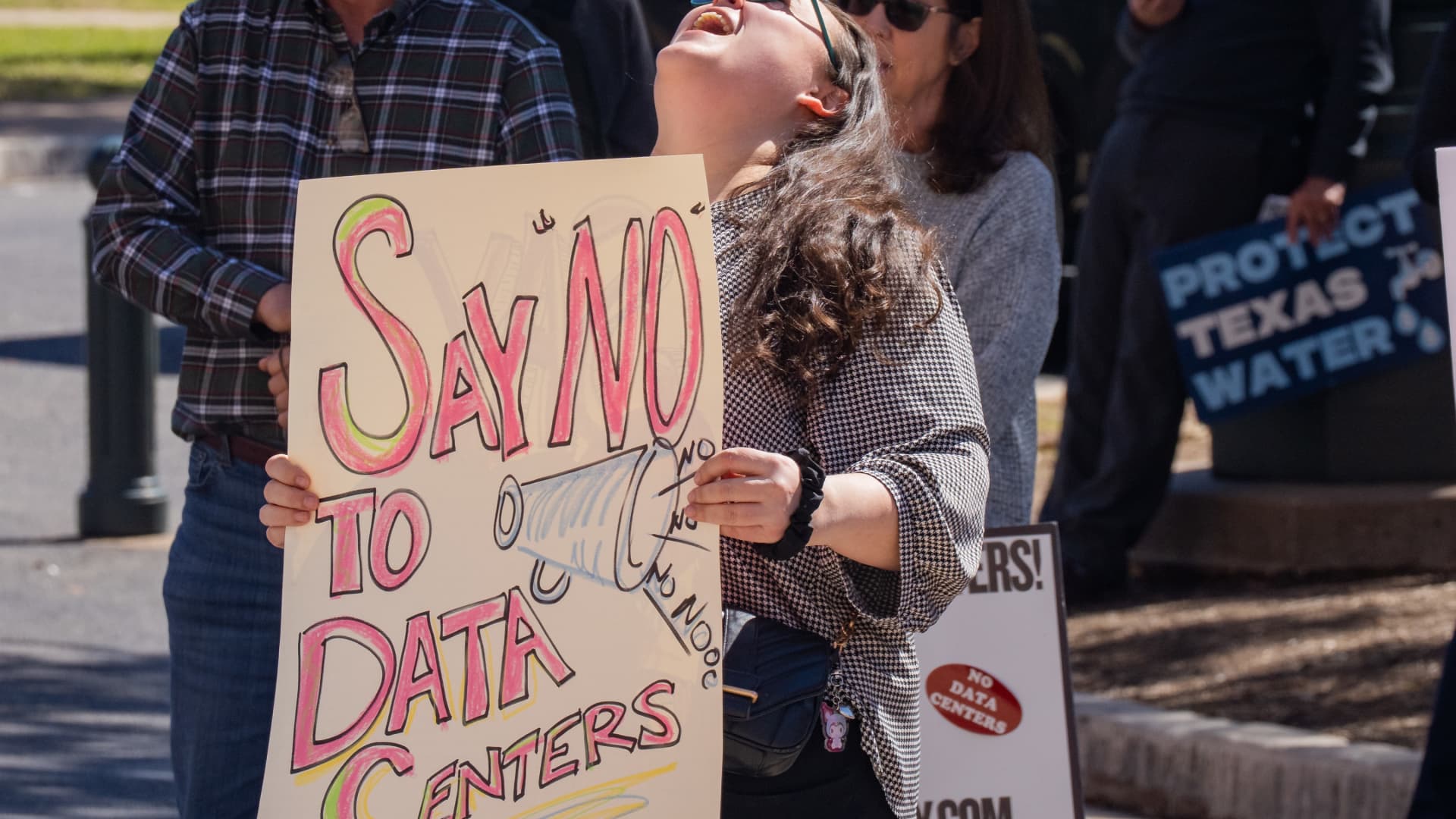 108275223 1773036085667 gettyimages 2263326904 data center protest mlc 0138.jpeg