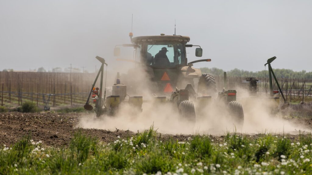Fertilizer prices surge amid Iran war, sparking food security warnings 2 108282102 1774354858489 gettyimages 2212700507 US CORN SEEDING.jpeg