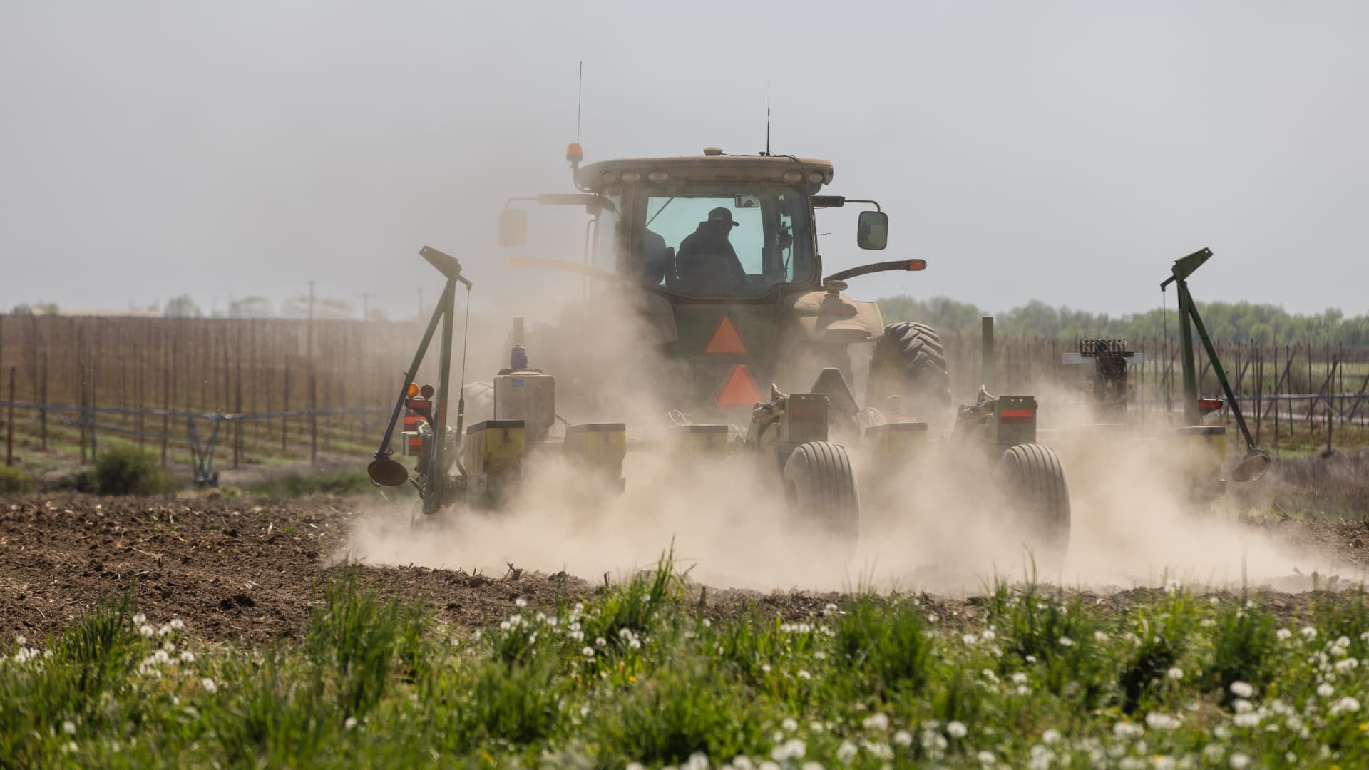 108282102 1774354858489 gettyimages 2212700507 US CORN SEEDING.jpeg