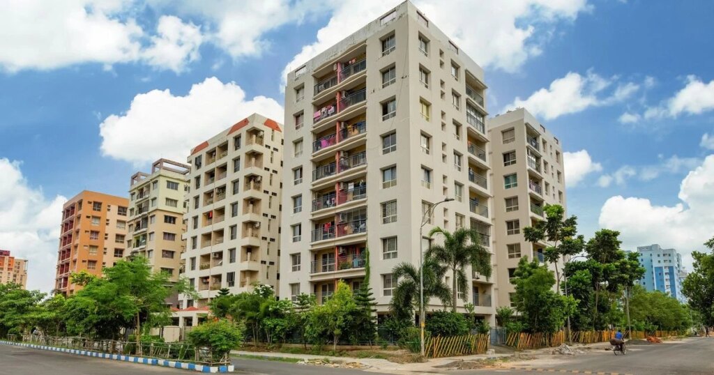 Housing sales dip 7% in Q1 2026 across top cities amid Iran war: Anarock | Industry News 1 1764521184 2568.jpg