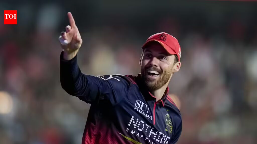 Phil Salt steals the show with outrageous one-handed catch to remove Ishan Kishan - Watch | Cricket News 1 1774716697 photo.jpg