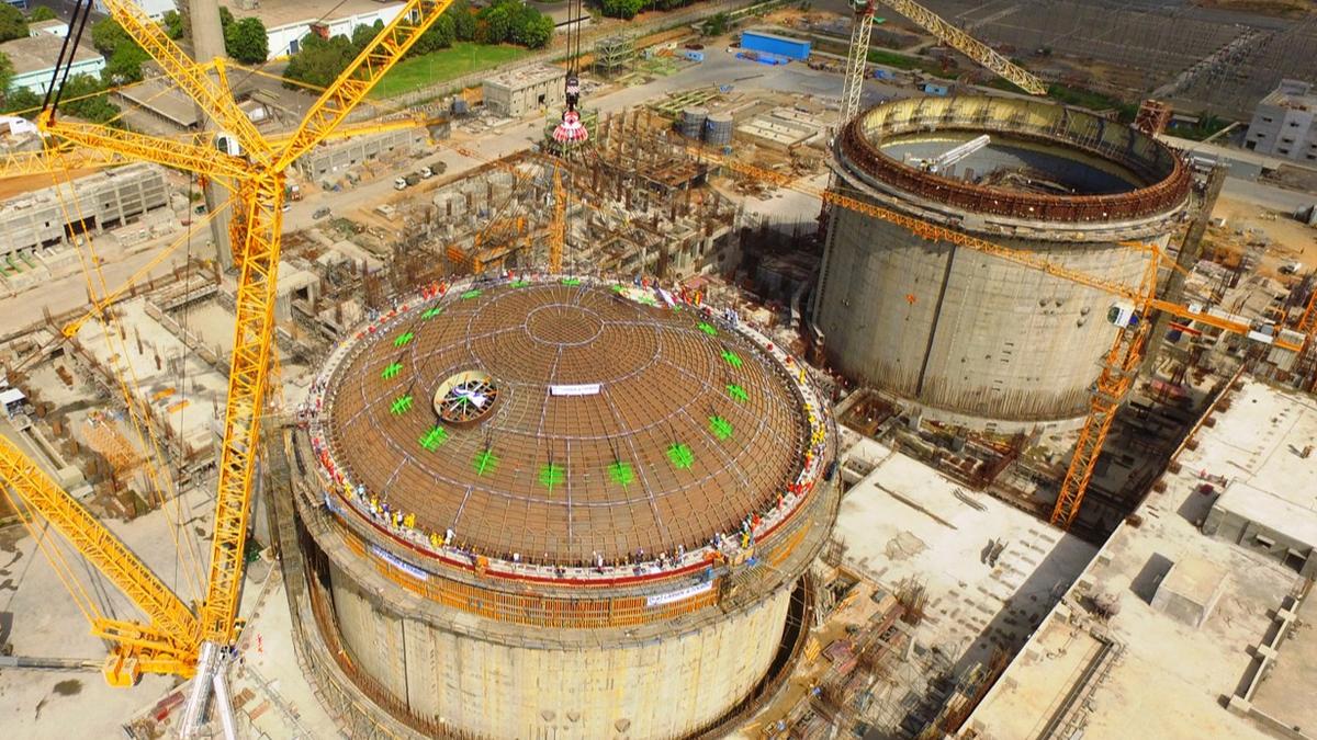 1xPHWR under Construction at Kakrapar Gujarat India.jpg