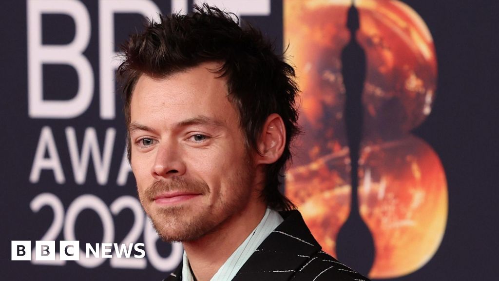 Harry Styles breaks his own sales record as new album hits number one 1 5585bbf0 1ef3 11f1 a675 efbfbea036bf.jpg