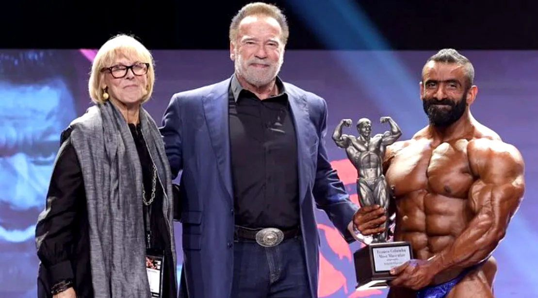 Hadi Choopin wins the 2024 Arnold Classic and recieves his trophy by Arnold.jpg