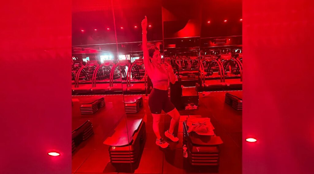 I Tried Barry's 'Find Your Strength' 30 Day Challenge And Here's How It Changed My Fitness 2 Lanae Brody does a workout at Barrys.jpg