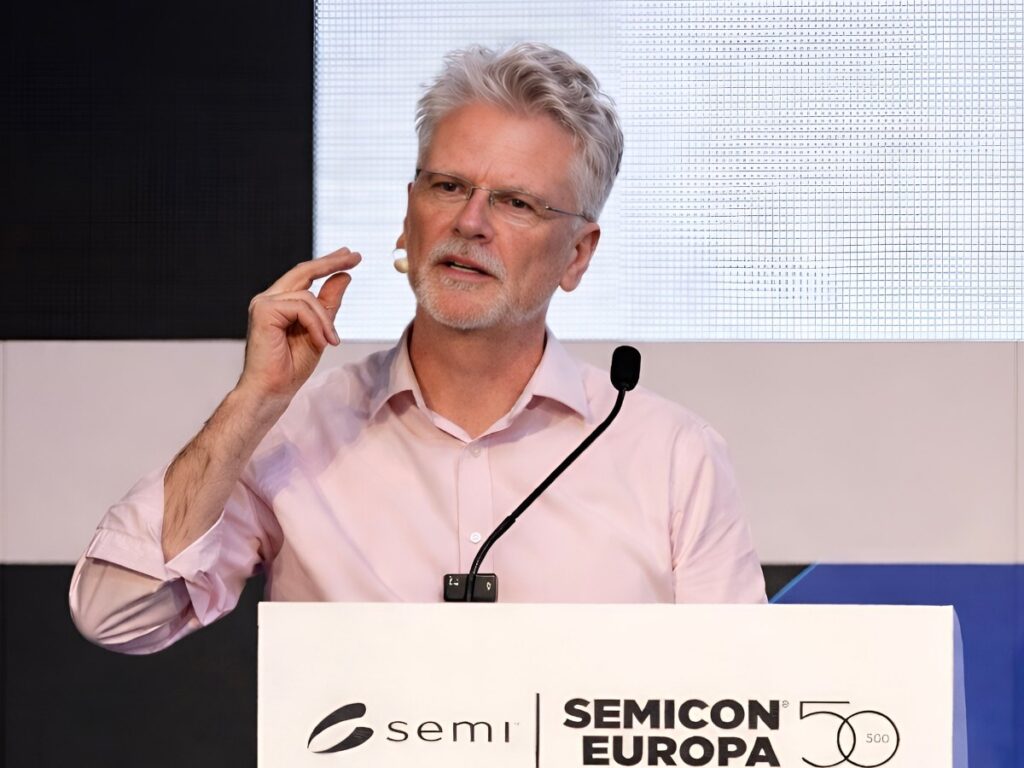 Tyndall’s Peter O’Brien awarded for contributions to chip sector 1 Peter OBrien Semi Award.jpeg