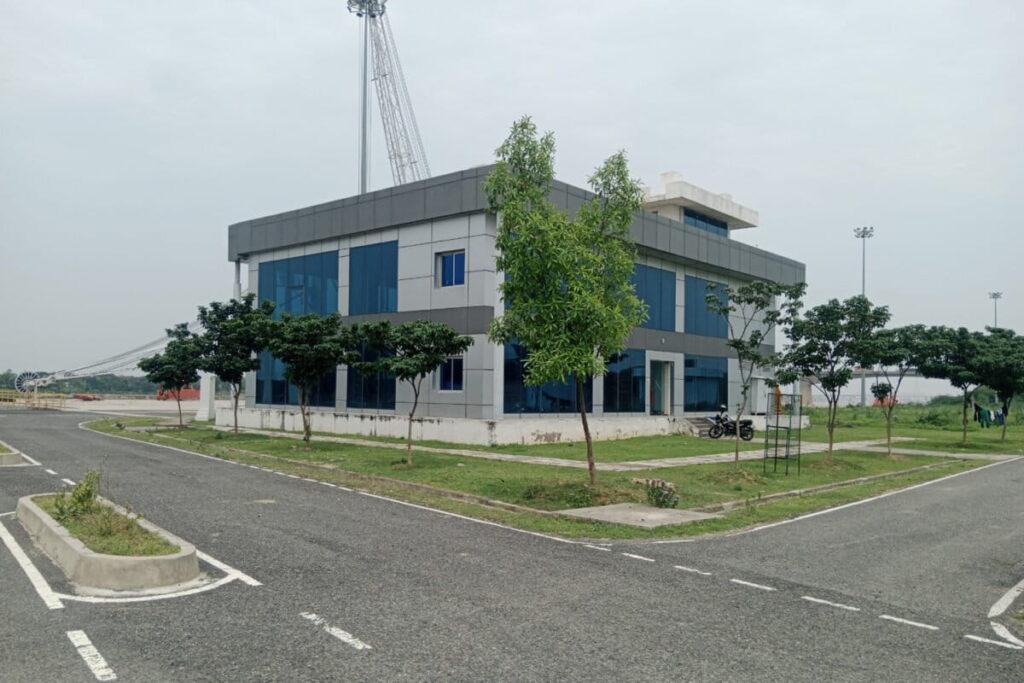 Varanasi MMT main Building 2 1200x800 1.jpg