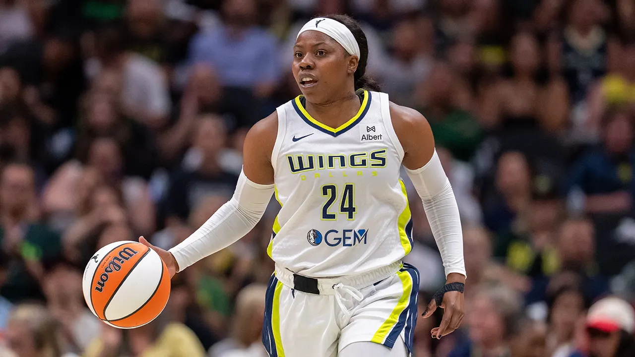 arike ogunbowale dallas wings.jpg