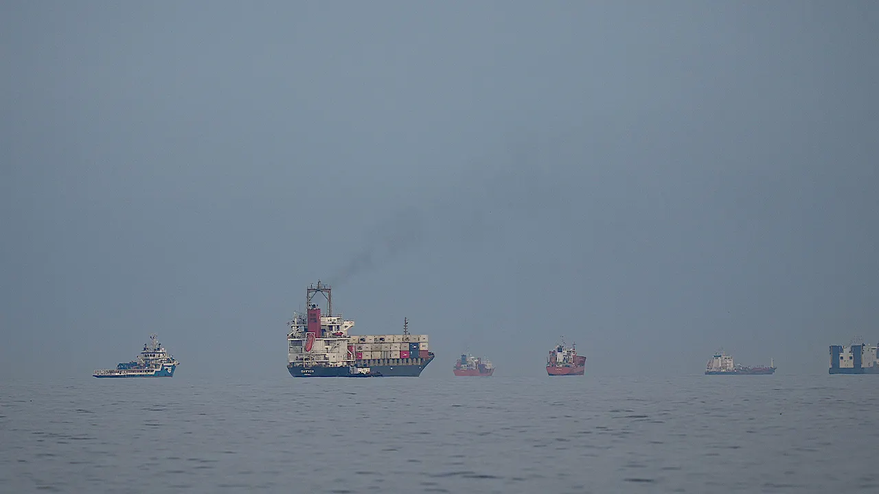 hormus strait iran vessels.jpg