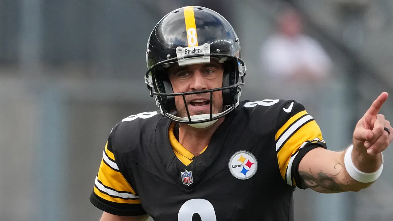 nfl steelers aaron rodgers 030526 3.jpg