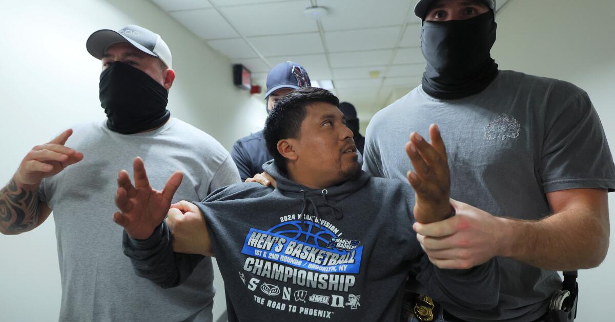 urlhttps3A2F2Fcalifornia times brightspot.s3.amazonaws.com2Fbb2F642F1e64e2114640b711c1e9c610.jpeg